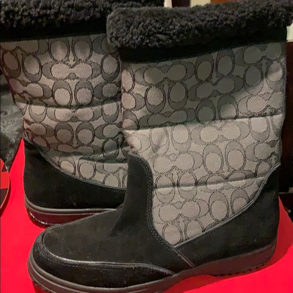 NWT Women’s Coach Black on Grey snow boots.